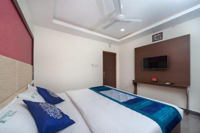 Готель Famous Residency Tiruchirappalli Екстер'єр фото