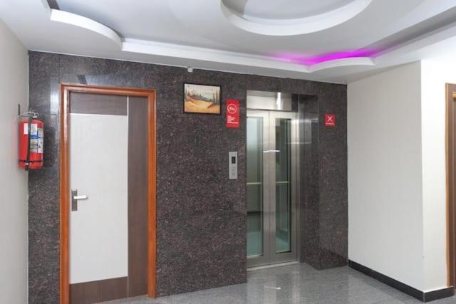 Готель Famous Residency Tiruchirappalli Екстер'єр фото