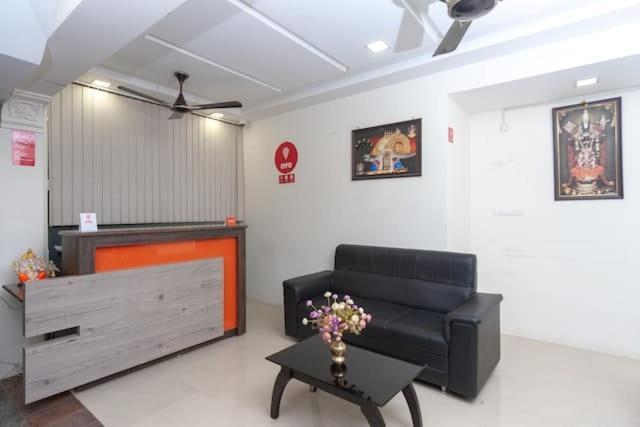 Готель Famous Residency Tiruchirappalli Екстер'єр фото