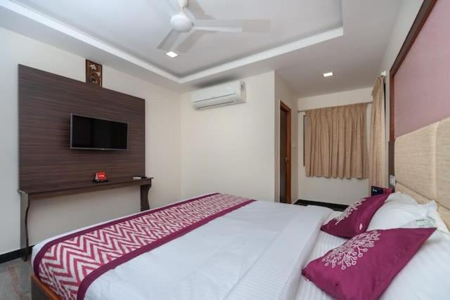 Готель Famous Residency Tiruchirappalli Екстер'єр фото