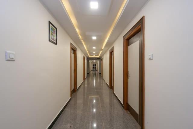 Готель Famous Residency Tiruchirappalli Екстер'єр фото