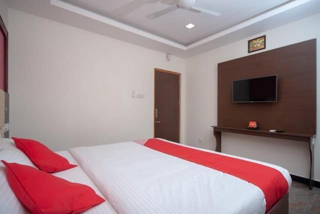 Готель Famous Residency Tiruchirappalli Екстер'єр фото